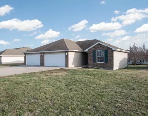 304 Excalibur Ct, Willard, MO 65781 photo 1