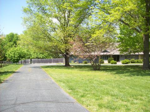 2027 S Spring Dr, Springfield, MO 65809 photo 1