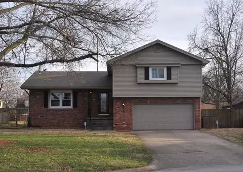 2118 E Breckenridge Pl, Springfield, MO 65804 photo 1