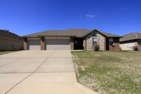 3263 N Dickerson Ave, Springfield, MO 65803 photo 1