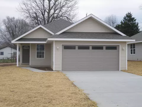 1648 N Marlan Ave, Springfield, MO 65803 photo 1