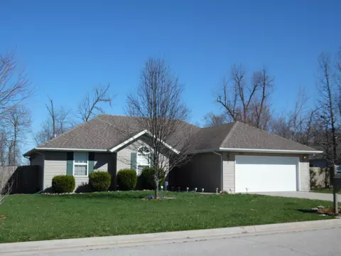 1810 Edgewood Dr, Aurora, MO 65605 photo 1