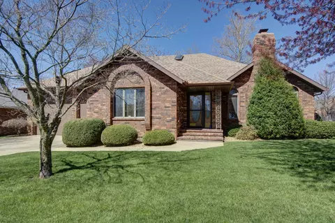 1633 E Woodgate St, Springfield, MO 65804 photo 1