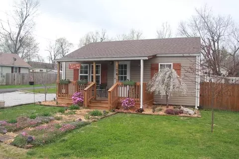 104 E Glenn St, Nixa, MO 65714 photo 1