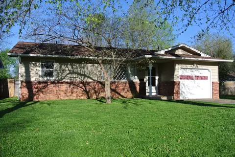 929 S Peach Tree Ave, Springfield, MO 65802 photo 1