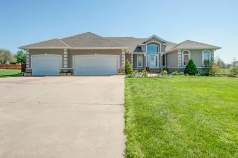 3902 N Bobolink Dr, Ozark, MO 65721 photo 1
