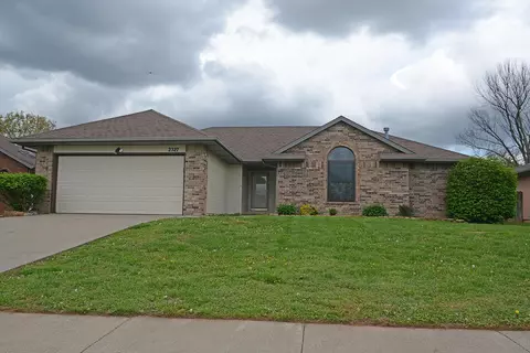 2327 W Deerfield St, Springfield, MO 65807 photo 1