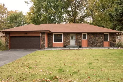 3325 S Robberson Ave, Springfield, MO 65807 photo 1