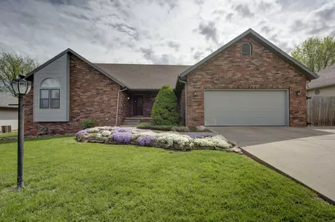 3860 N Pickwick Ave, Springfield, MO 65803 photo 1