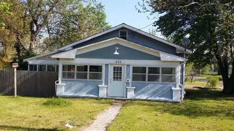 1923 W High St, Springfield, MO 65803 photo 1