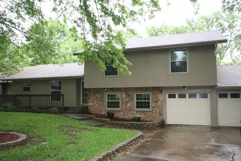 1153 E Oak Tree Ln, Springfield, MO 65810 photo 1