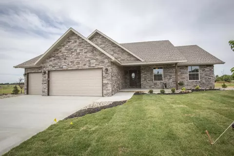 1908 E Warwick Dr, Ozark, MO 65721 photo 1