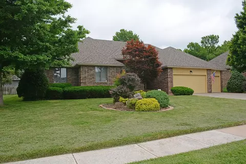 1971 E Lakewood St, Springfield, MO 65804 photo 1