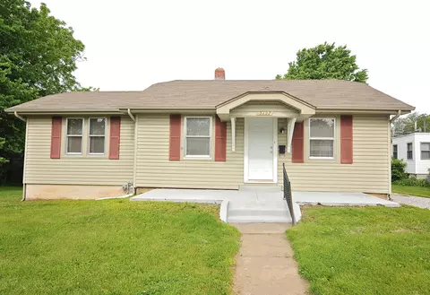 2127 N Pickwick Ave, Springfield, MO 65803 photo 1