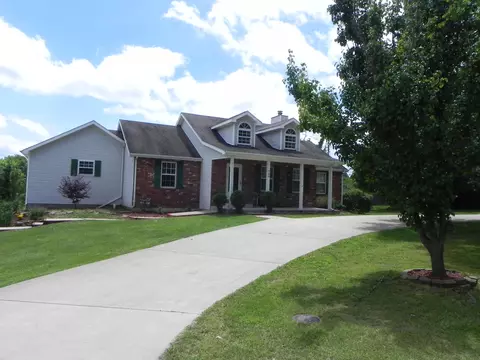 740 Banning St, Marshfield, MO 65706 photo 1