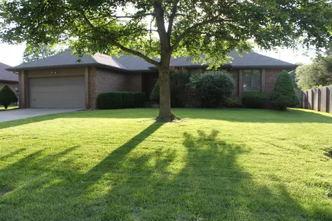 3455 S Pickwick Ave, Springfield, MO 65804 photo 1