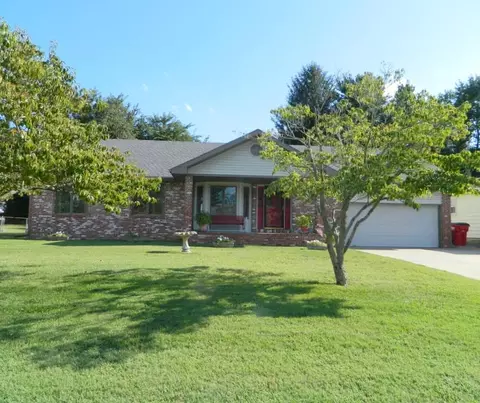 2742 E Meadowmere St, Springfield, MO 65804 photo 1