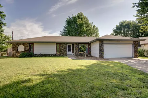 3800 S Queens Ct, Springfield, MO 65807 photo 1