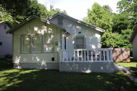 702 S Peach Tree Ave, Springfield, MO 65802 photo 1