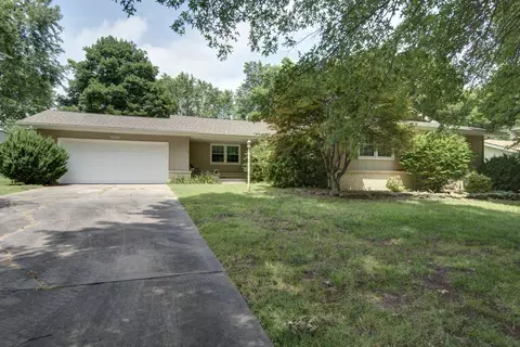 2823 E Imperial Cir, Springfield, MO 65804 photo 1