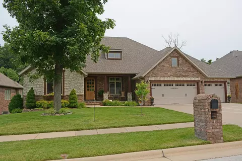 1433 E Wood Oaks St, Springfield, MO 65804 photo 1