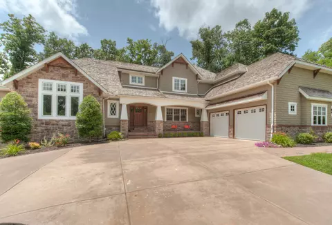 5505 S Dunrobin Dr, Springfield, MO 65809 photo 1