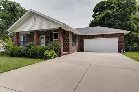 406 E Saint Louis St, Nixa, MO 65714 photo 1