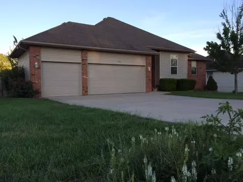 502 Chandler Dr, Willard, MO 65781 photo 1