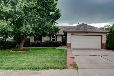 3828 W Kay Pointe Blvd, Springfield, MO 65802 photo 1