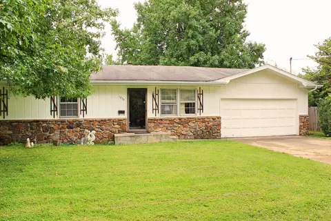 1270 E Broadmoor St, Springfield, MO 65804 photo 1