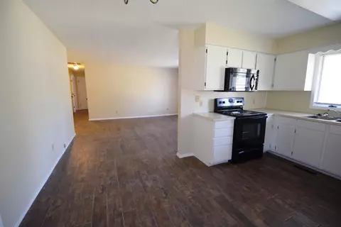 1037 W Mcgee St, Springfield, MO 65807 photo 1