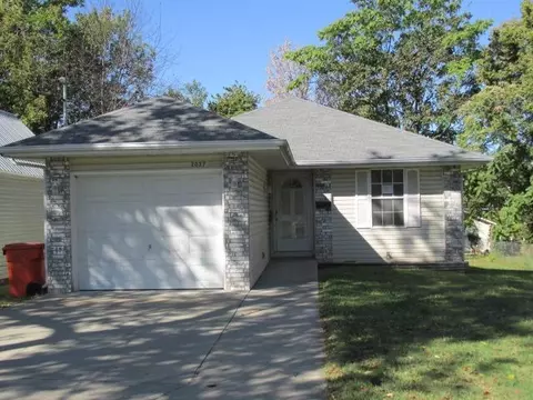 2037 N Summit Ave, Springfield, MO 65803 photo 1