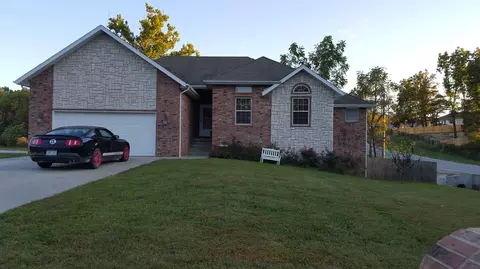 102 Brook Hills Dr, Marshfield, MO 65706 photo 1