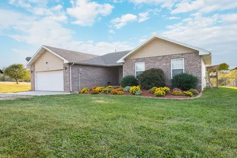 105 Broken Bow Trl, Clever, MO 65631 photo 1