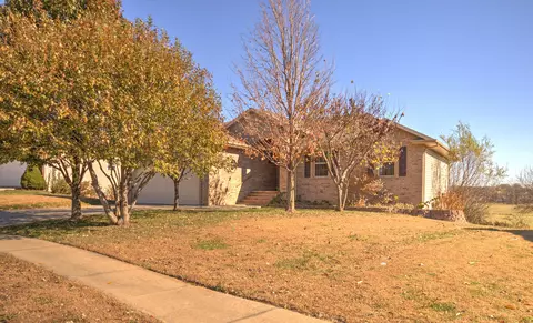 802 Berry Ln, Willard, MO 65781 photo 1