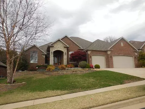1067 W Shadowlawn St, Springfield, MO 65810 photo 1