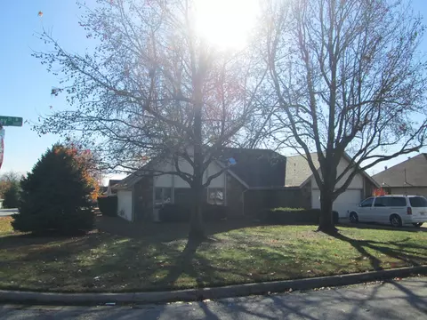 3608 W Kingsley St, Springfield, MO 65807 photo 1