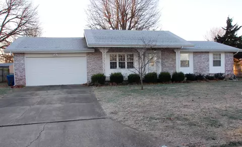 1134 E Cantebury Ln, Springfield, MO 65810 photo 1