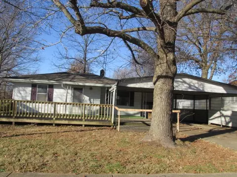 327 N Locust St, Marshfield, MO 65706 photo 1