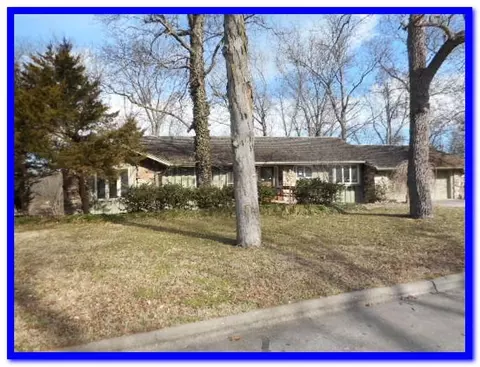 2365 E Rosebrier St, Springfield, MO 65804 photo 1