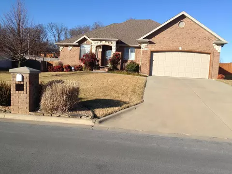 5231 E Hackberry St, Springfield, MO 65809 photo 1