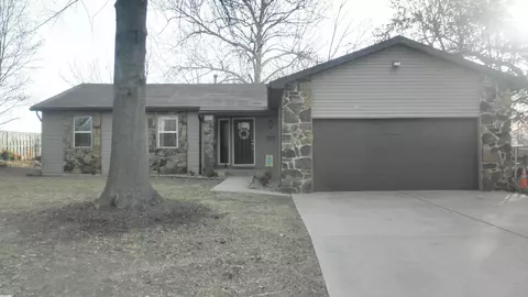 1852 S Bruce Ave, Springfield, MO 65804 photo 1