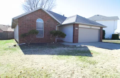 3828 W State St, Springfield, MO 65802 photo 1
