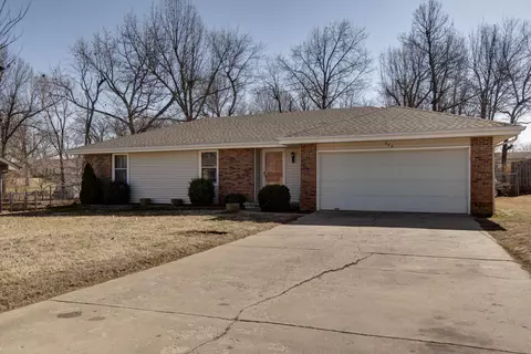 954 E Redbud Ln, Springfield, MO 65803 photo 1
