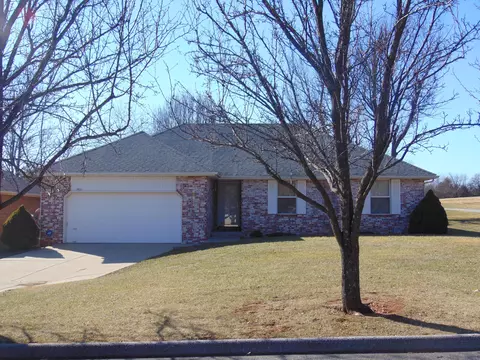 1821 N Pearson Dr, Springfield, MO 65802 photo 1