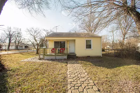 1702 W Scott St, Springfield, MO 65802 photo 1