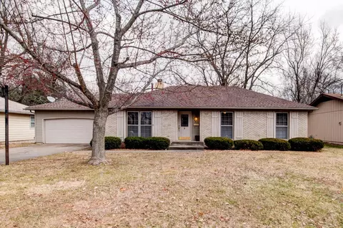1038 S Peach Tree Ave, Springfield, MO 65804 photo 1