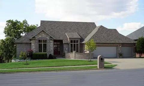 5993 Lakepoint Dr, Springfield, MO 65804 photo 1