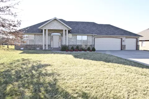 3945 N Springlawn Ave, Springfield, MO 65803 photo 1