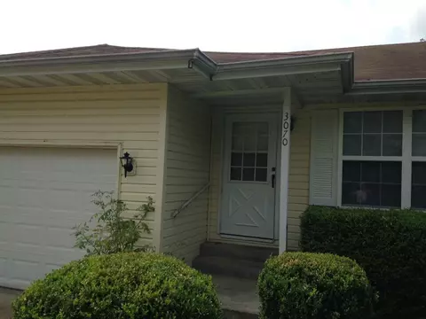 3070 W Calhoun St, Springfield, MO 65802 photo 1